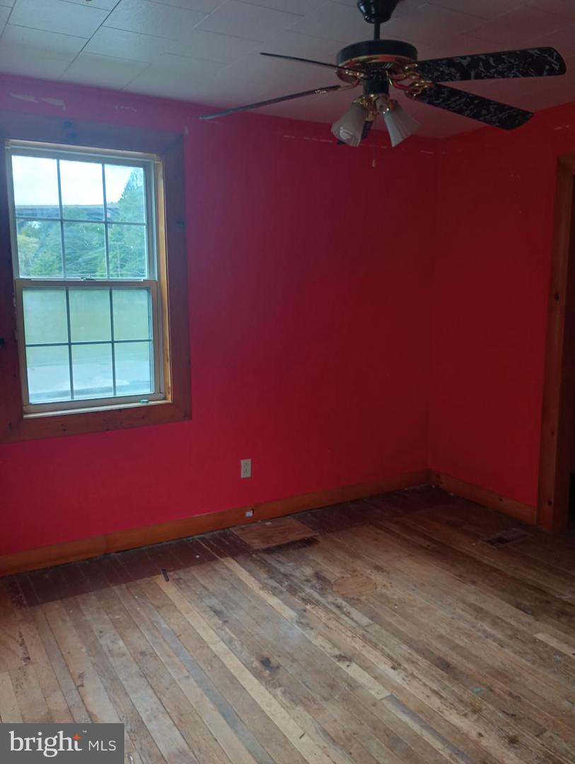 105 Walnut St Property Photo 7