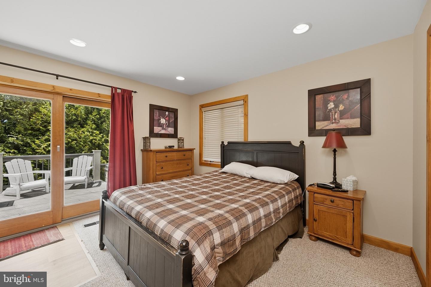 250 Lake Pointe Dr Property Photo 22