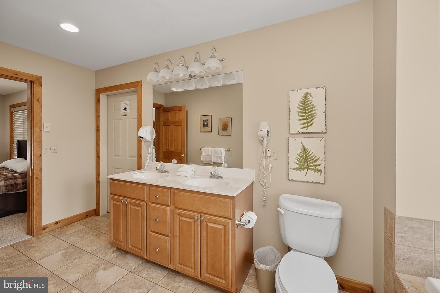 250 Lake Pointe Dr Property Photo 26