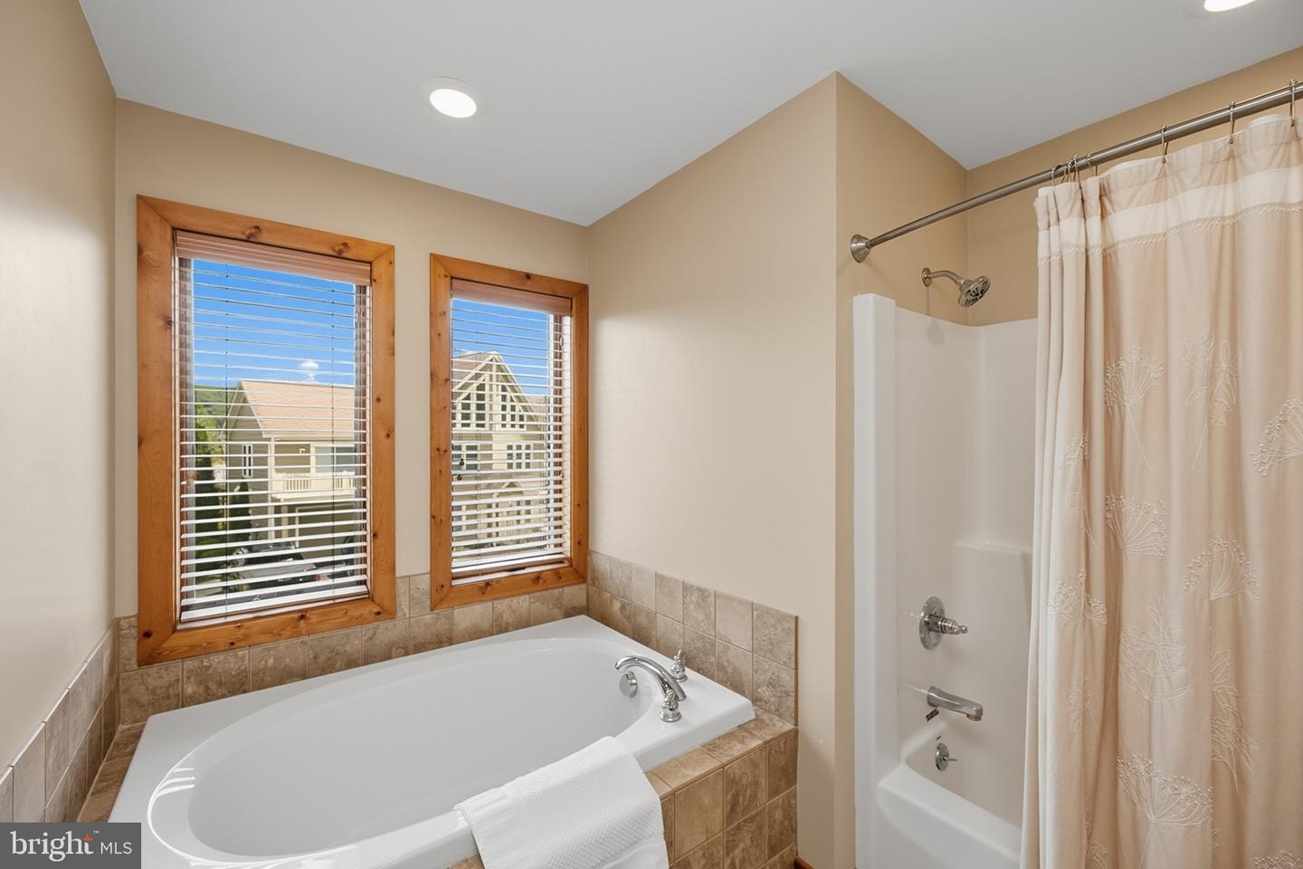250 Lake Pointe Dr Property Photo 27