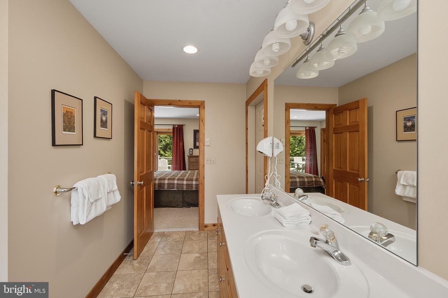 250 Lake Pointe Dr Property Photo 28