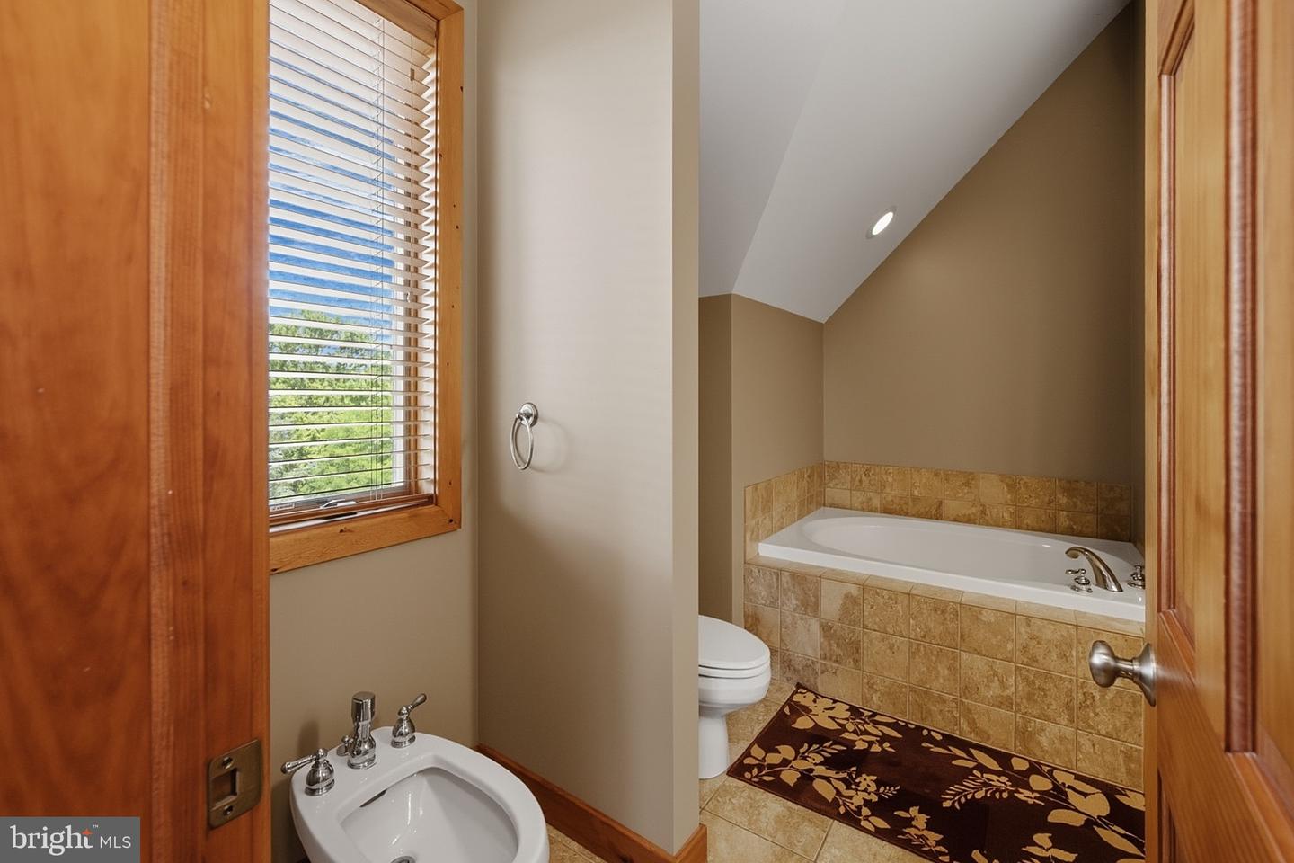 250 Lake Pointe Dr Property Photo 37