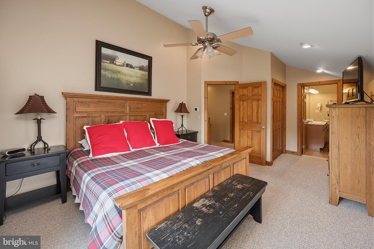 250 Lake Pointe Dr Property Photo 41
