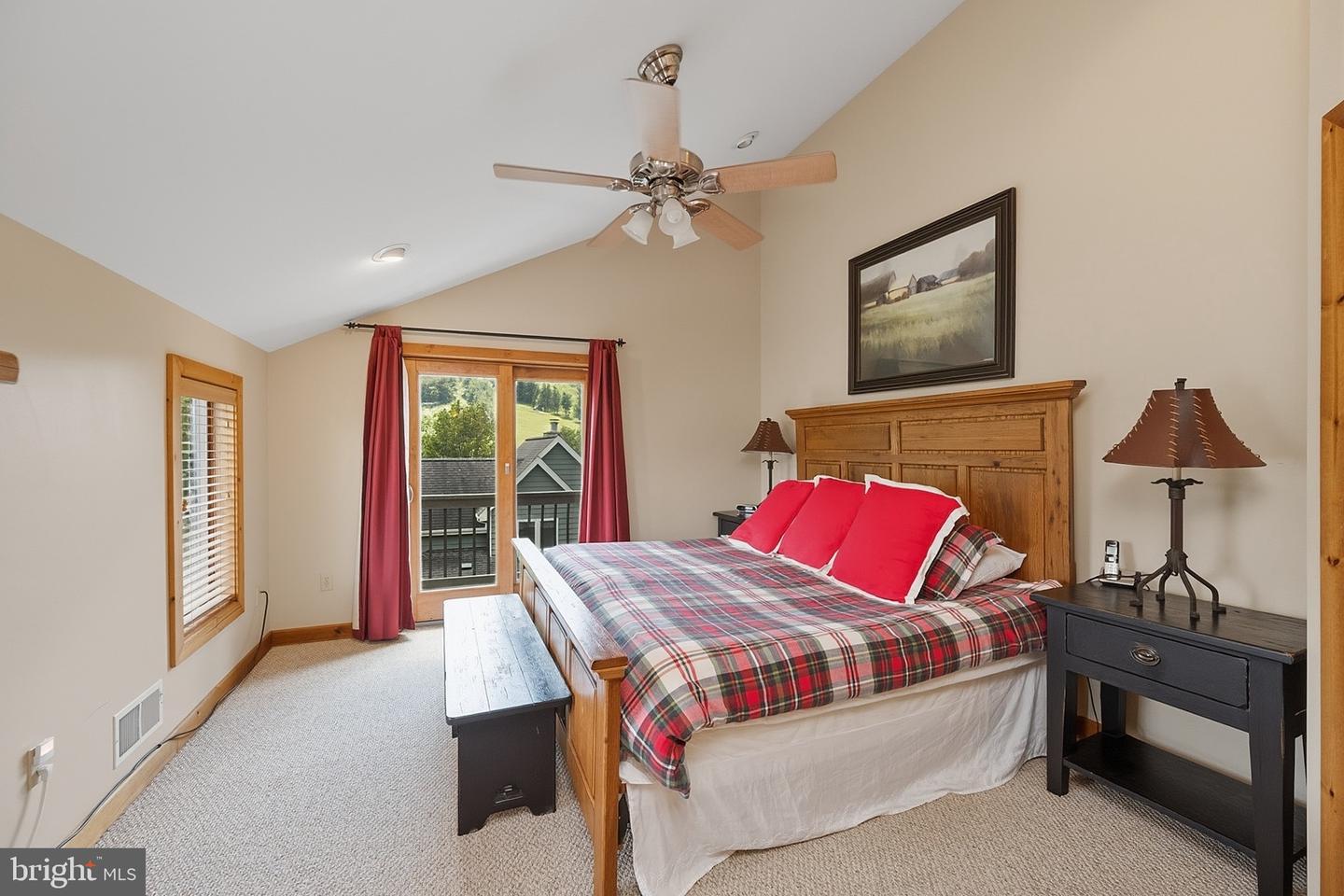 250 Lake Pointe Dr Property Photo 42