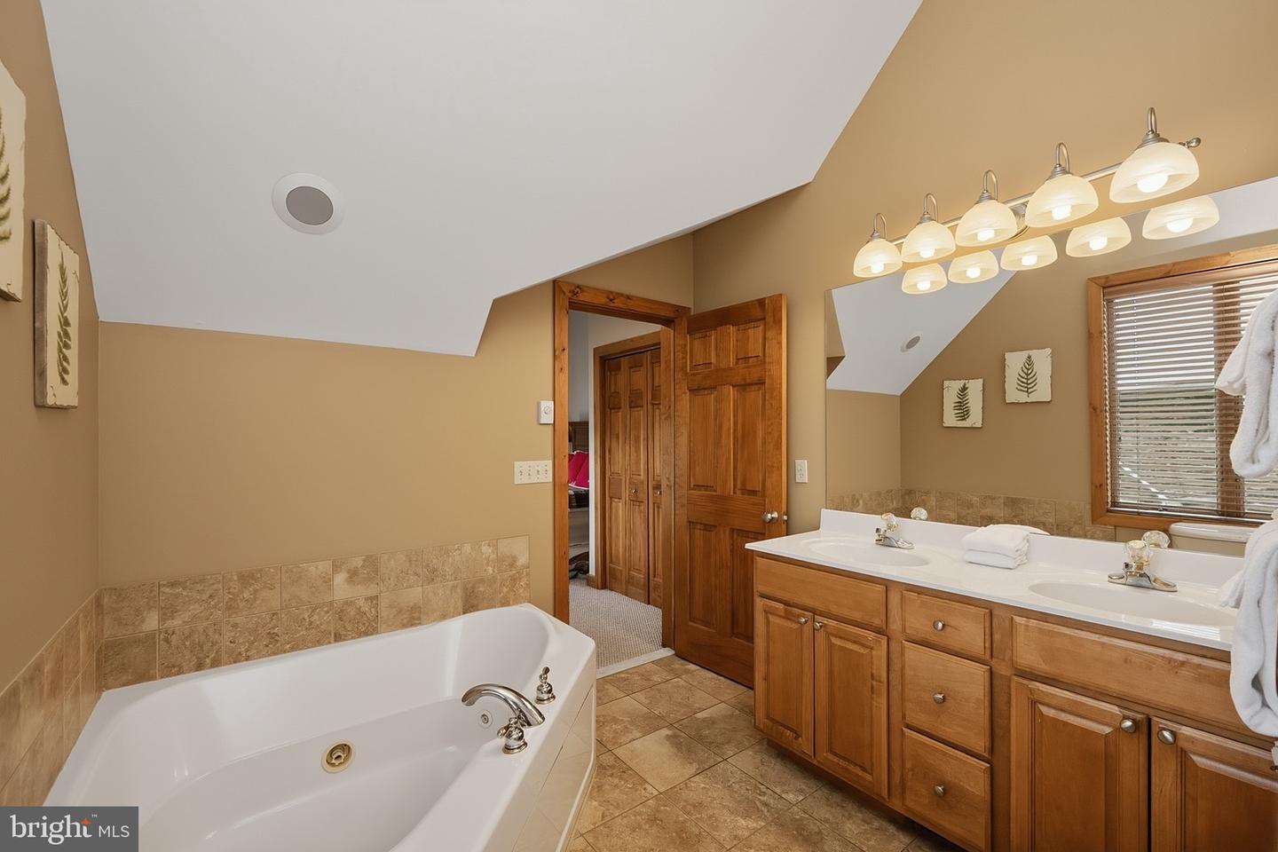 250 Lake Pointe Dr Property Photo 49