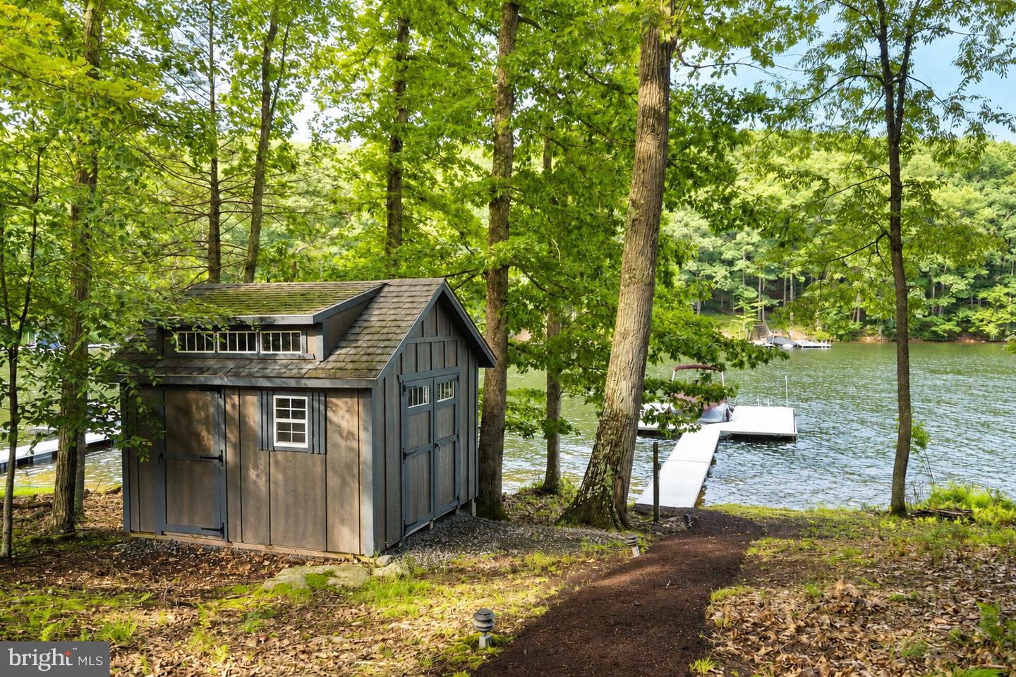 86 Shingle Camp Ter Property Photo 12