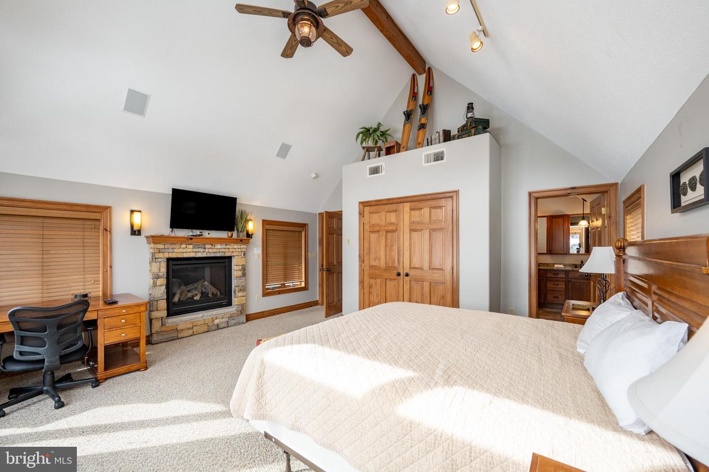 6 Walton Way Property Photo 29