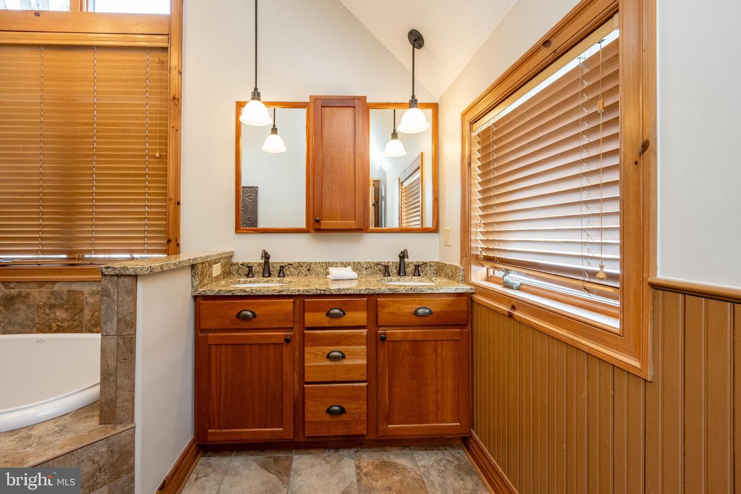 6 Walton Way Property Photo 30