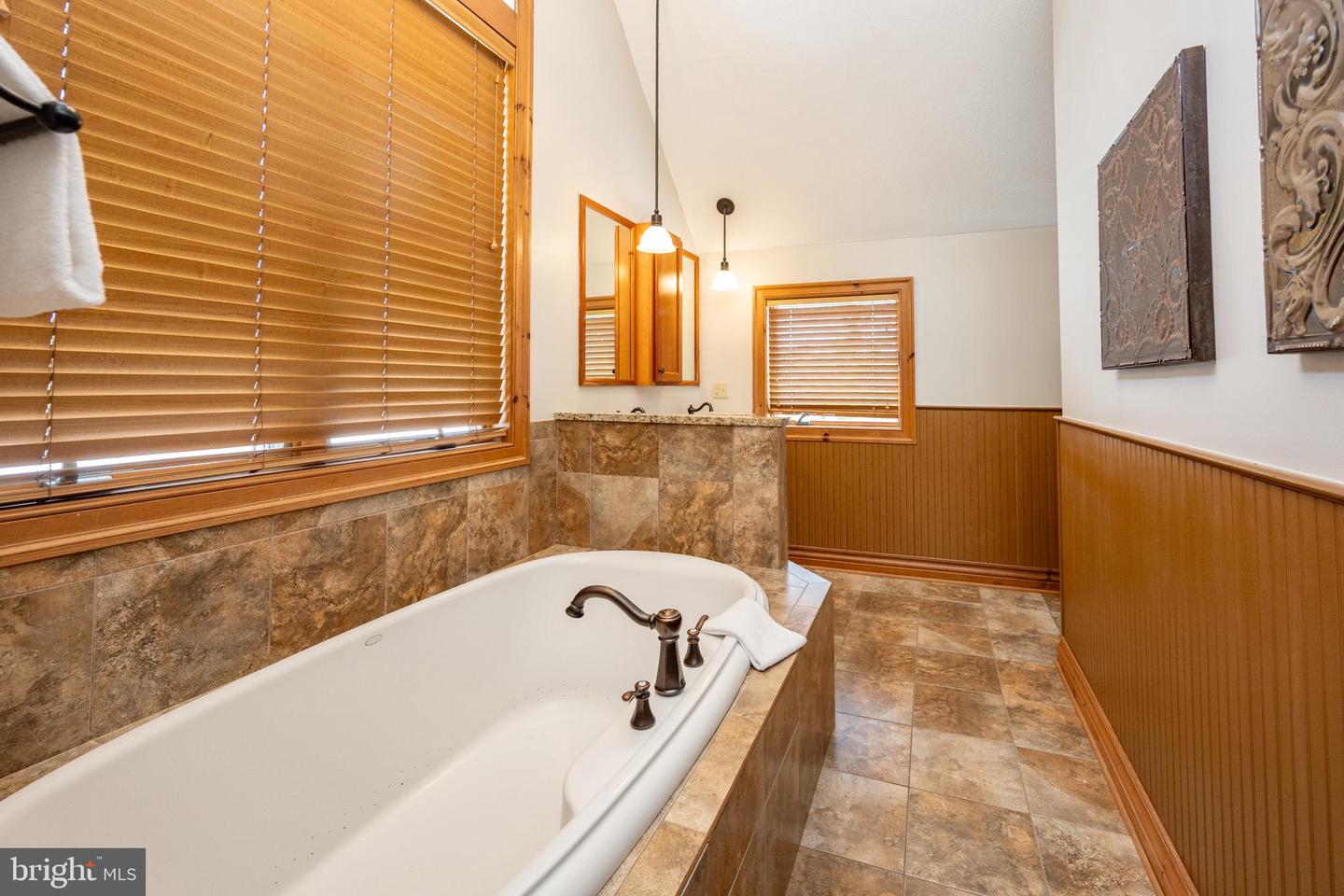 6 Walton Way Property Photo 33