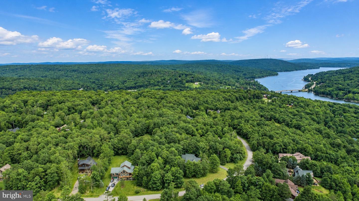 84 Mountaintop Rd Property Photo 4