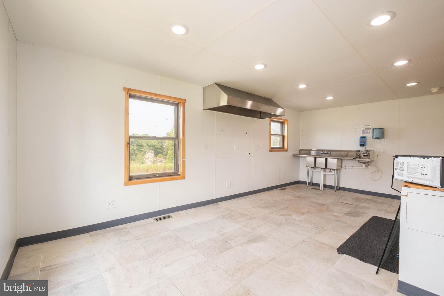 173 Friendsville Rd Property Photo 15