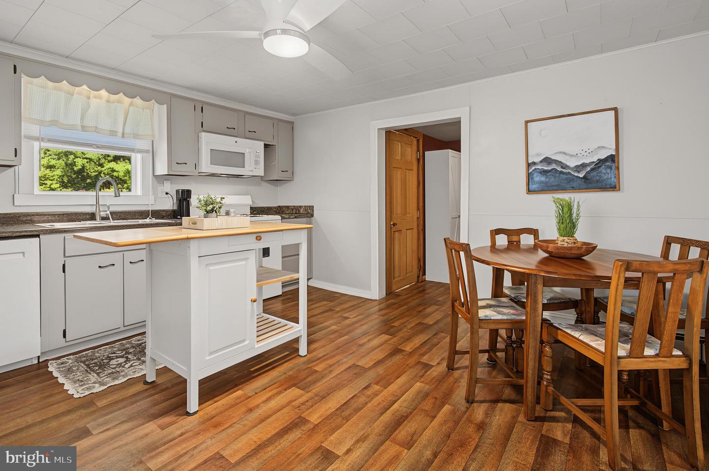 40 Sunshine Property Photo 17
