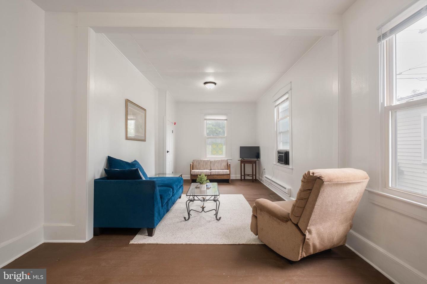 615 E Oak St Property Photo 6