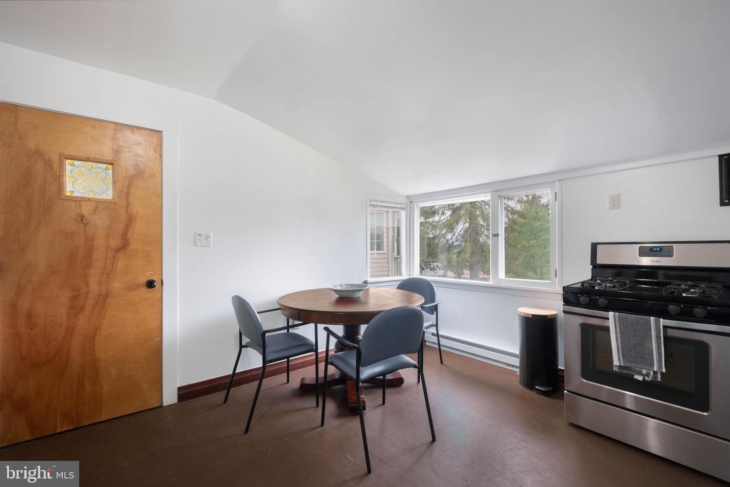 615 E Oak St Property Photo 13