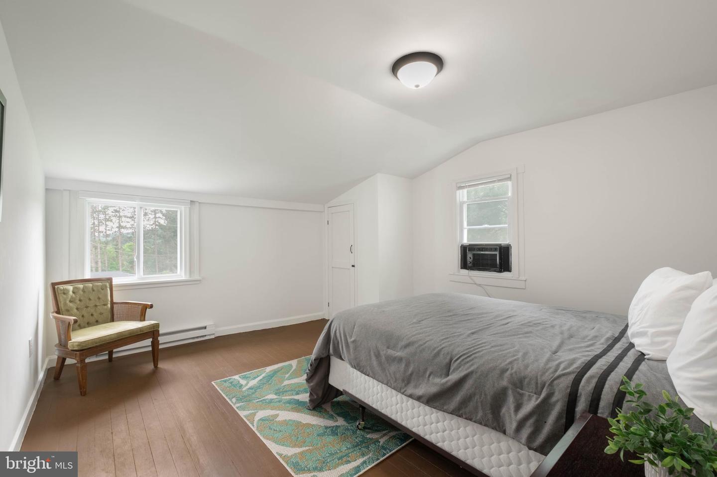 615 E Oak St Property Photo 19