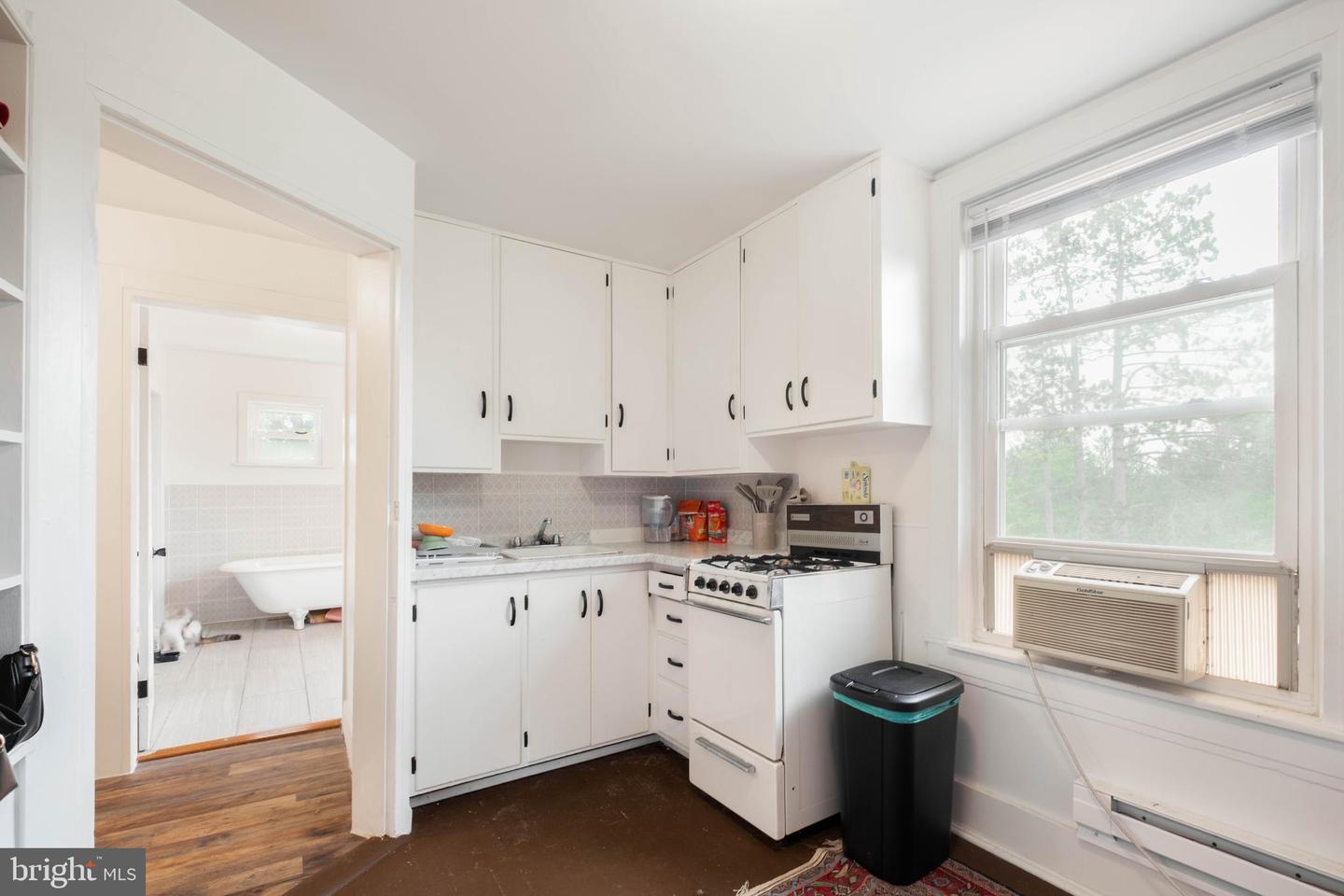 615 E Oak St Property Photo 26
