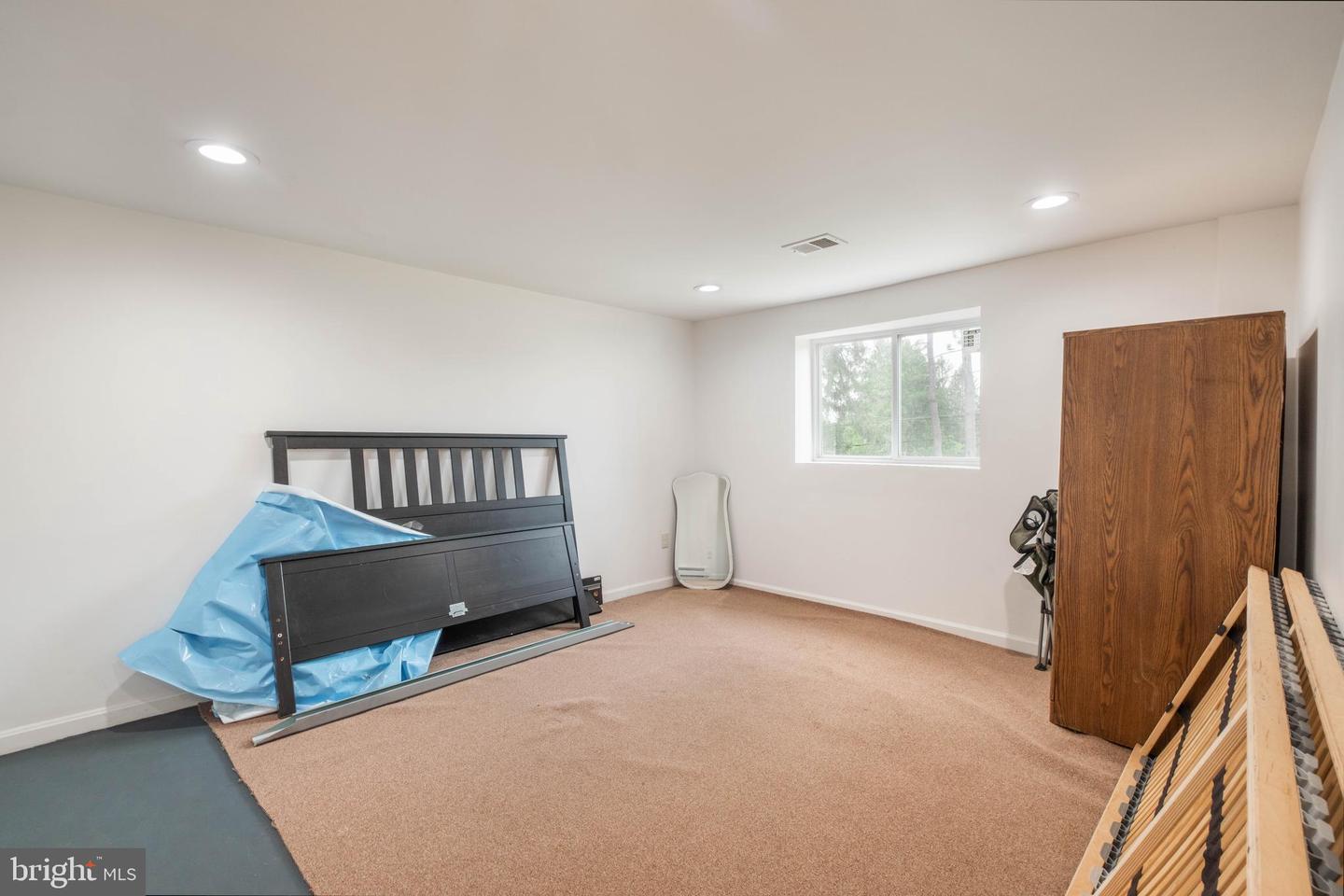 615 E Oak St Property Photo 41