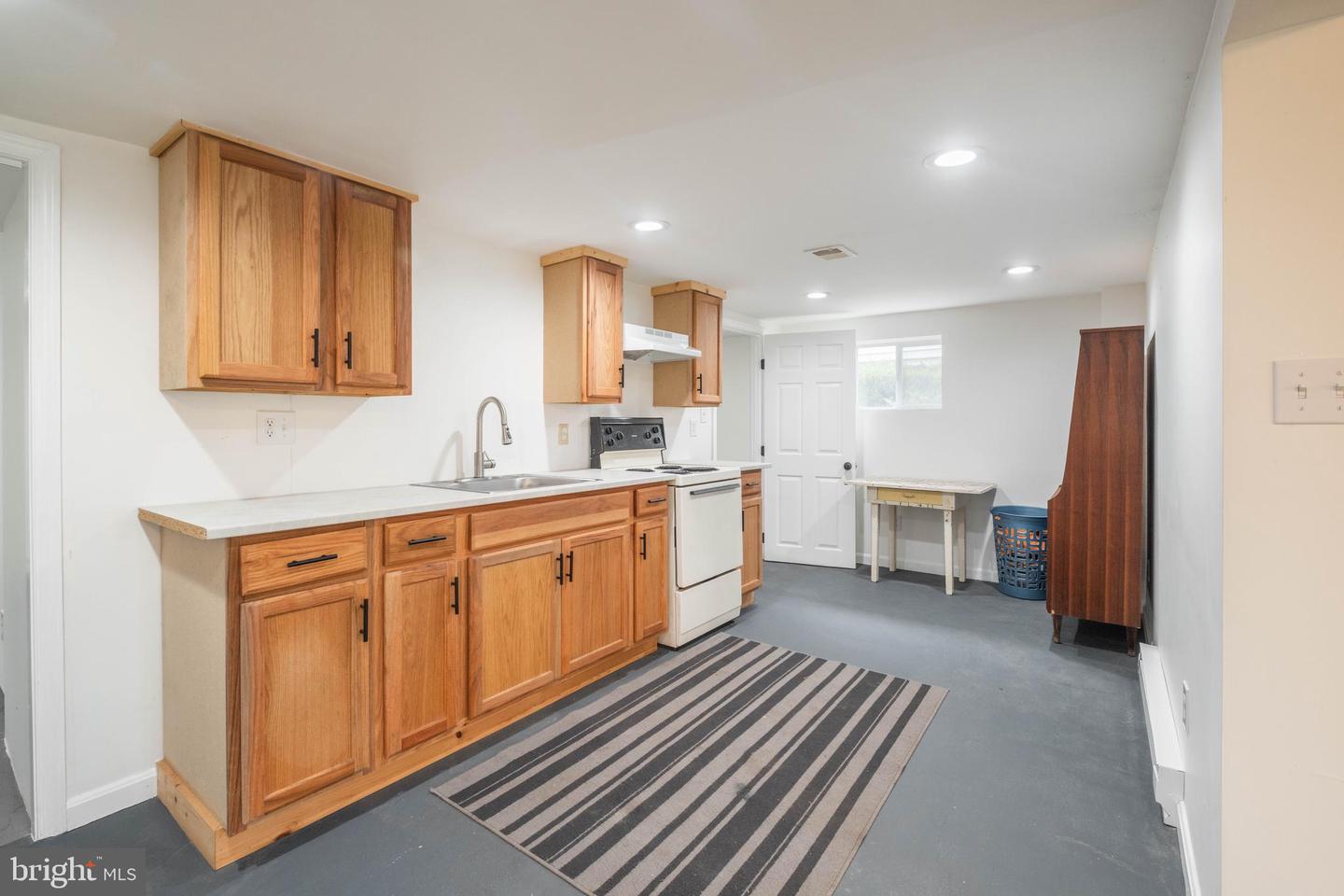 615 E Oak St Property Photo 46