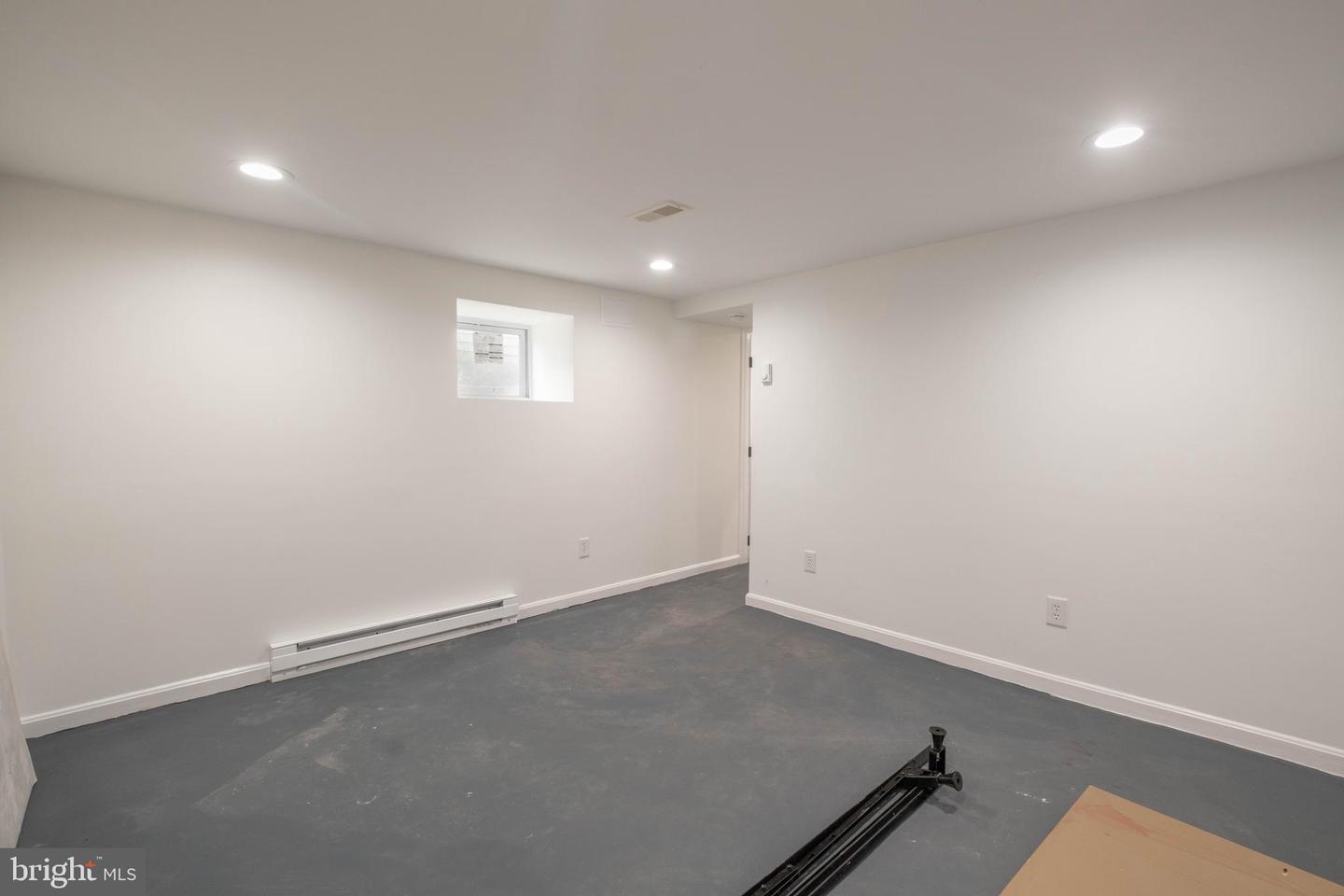 615 E Oak St Property Photo 51