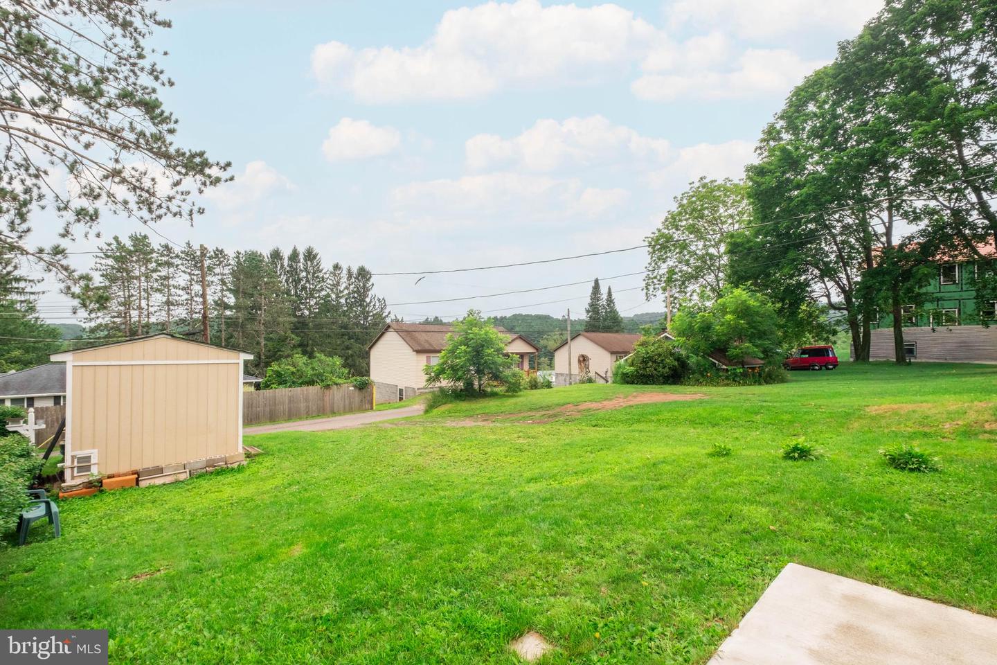615 E Oak St Property Photo 54