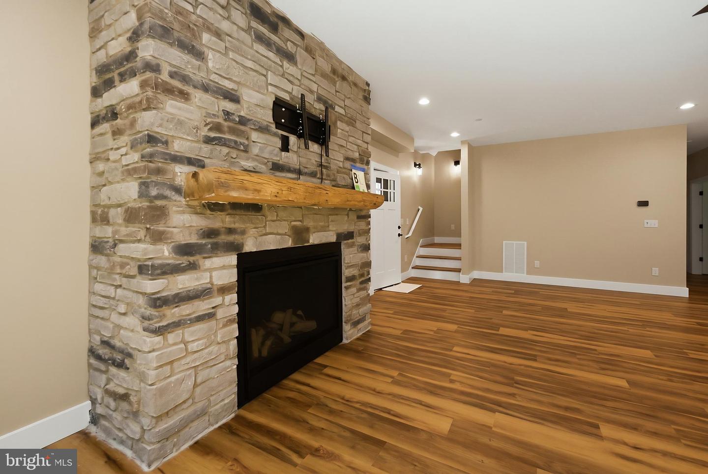 15 Byran Dr Property Photo 23
