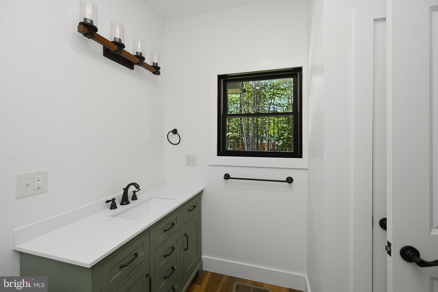 15 Byran Dr Property Photo 32