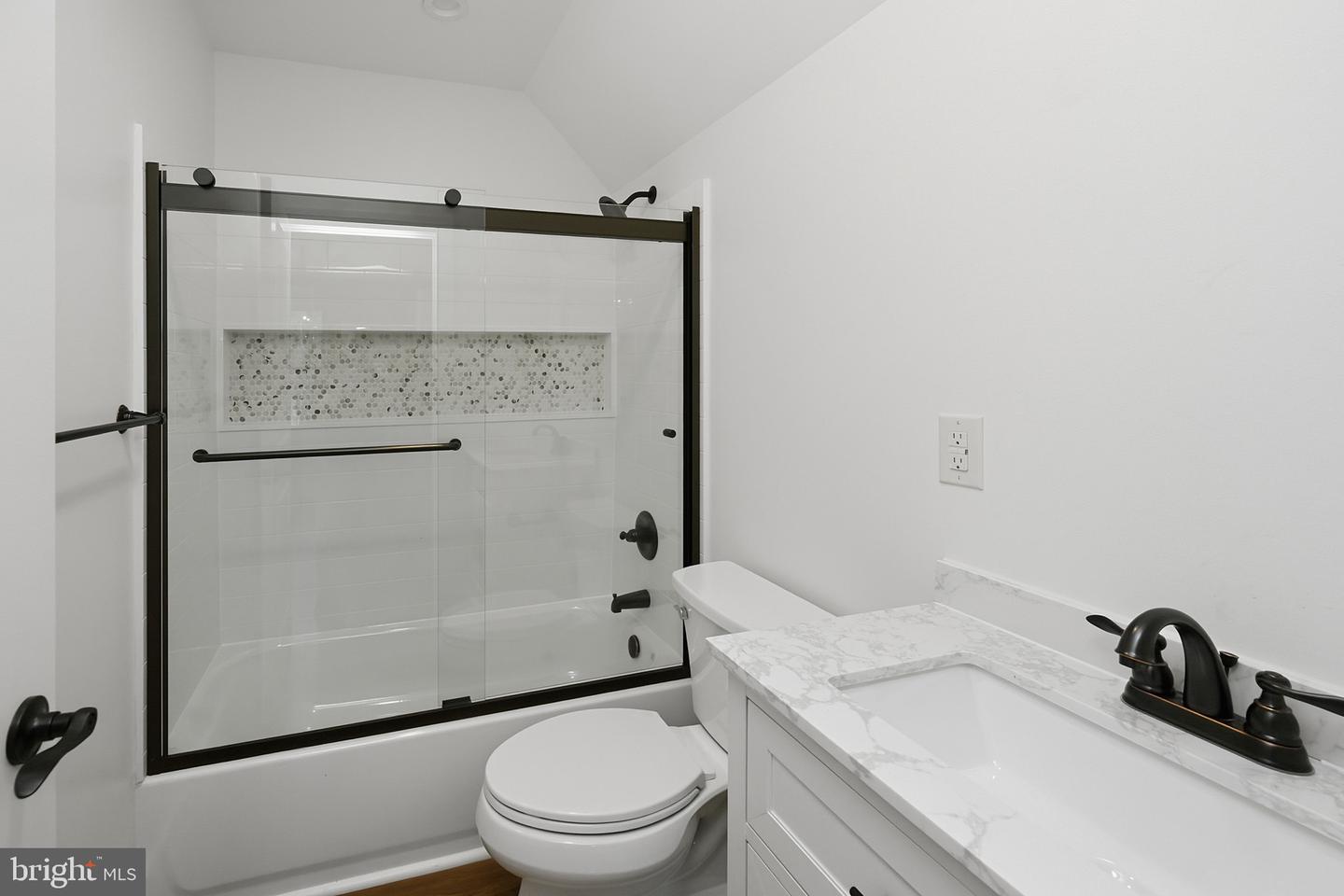 15 Byran Dr Property Photo 39