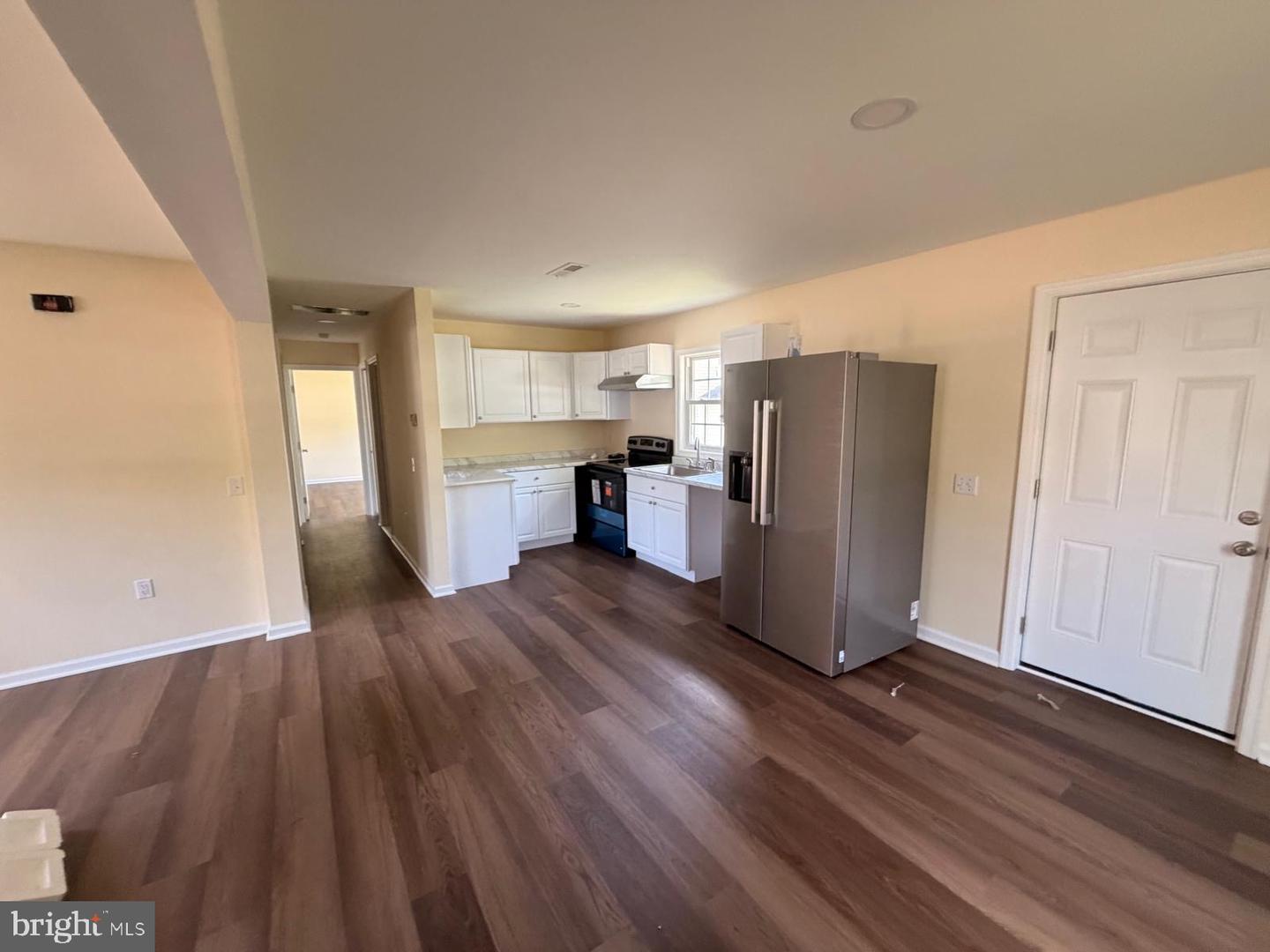20 Railroad St Property Photo 5