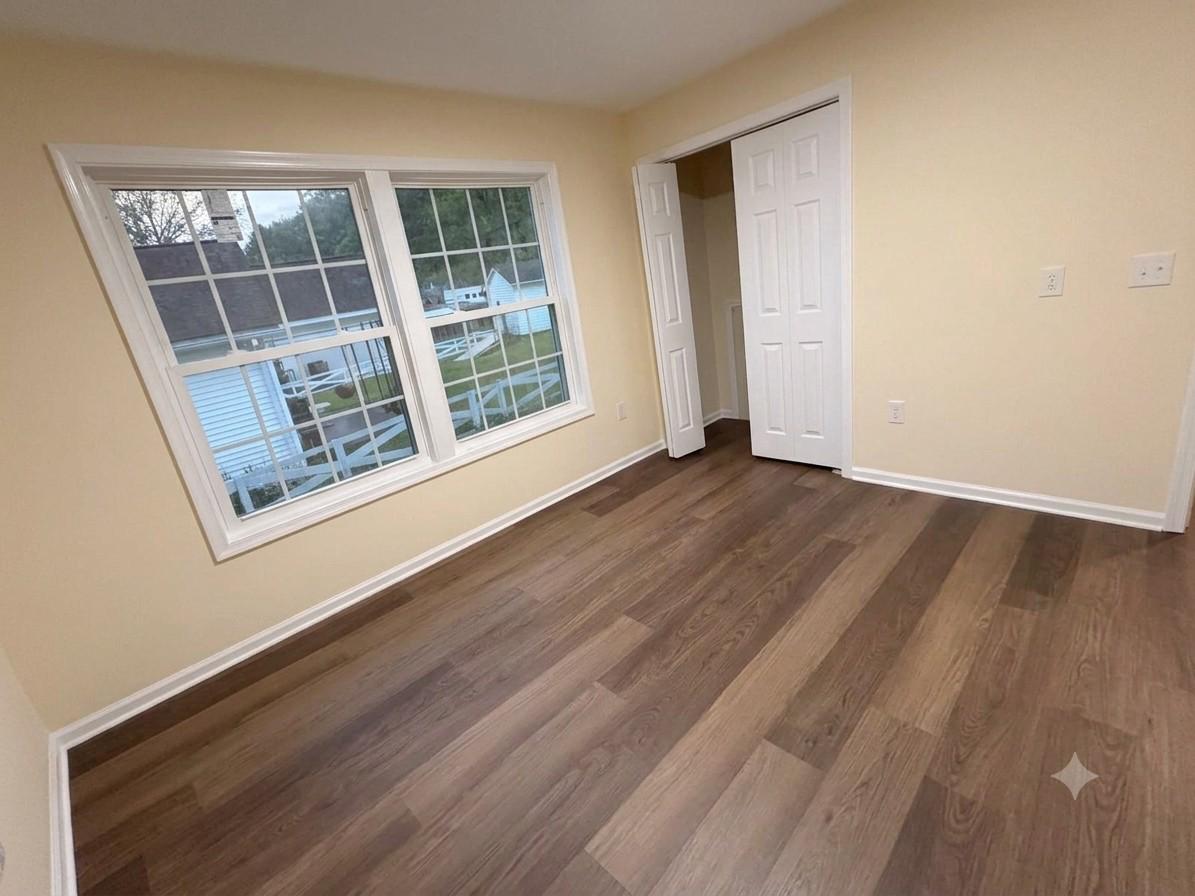 20 Railroad St Property Photo 6