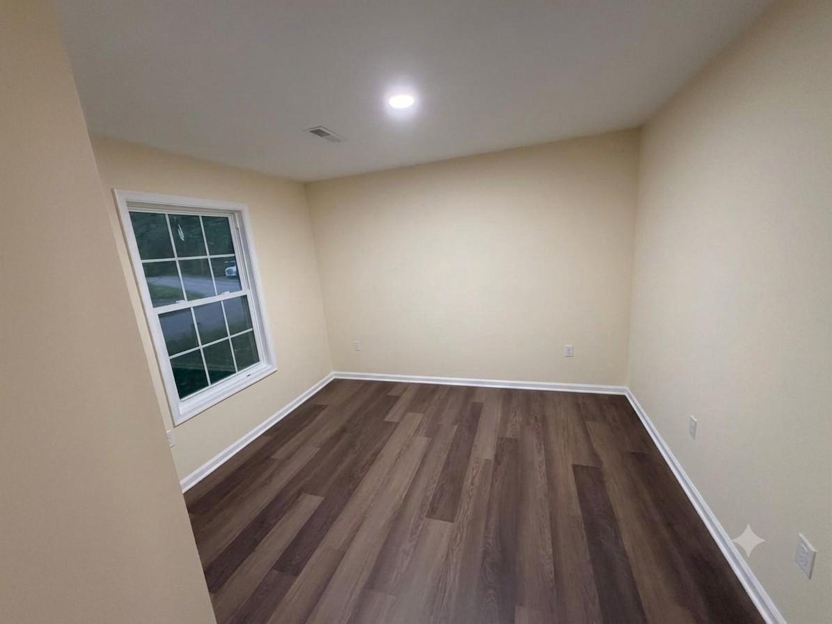 20 Railroad St Property Photo 7