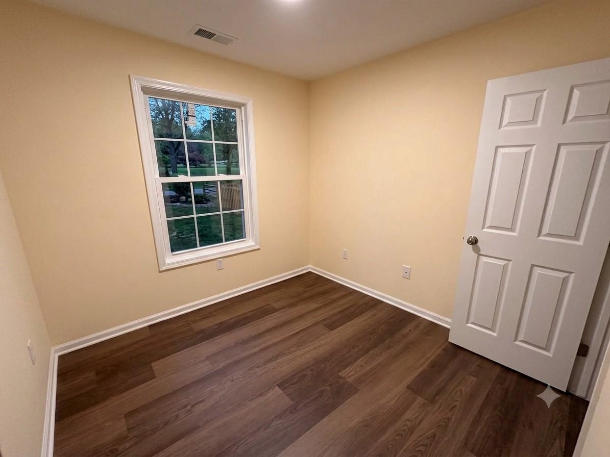 20 Railroad St Property Photo 8