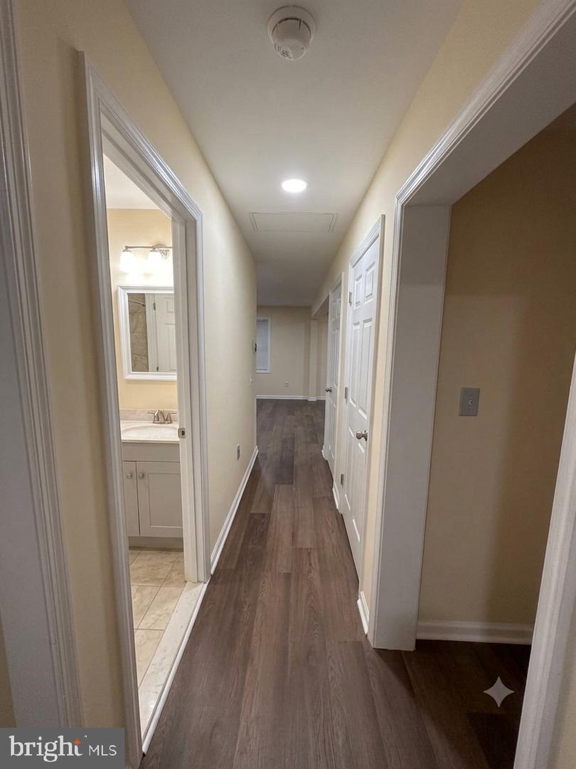 20 Railroad St Property Photo 9