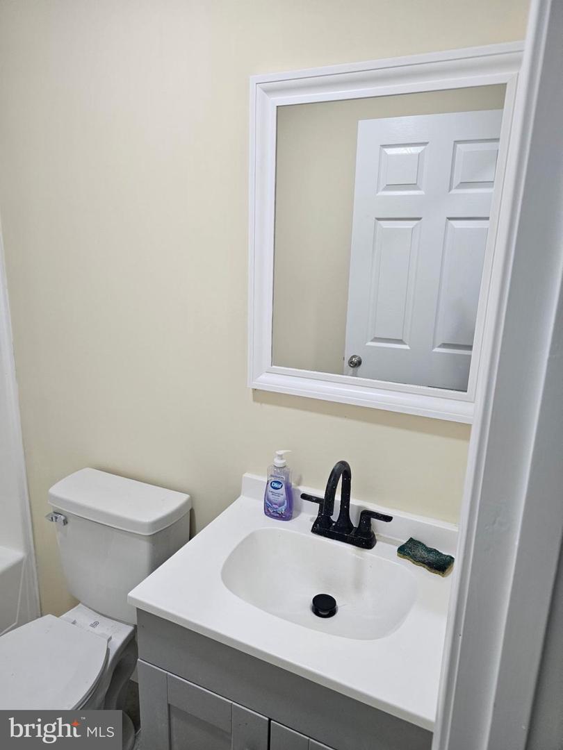 20 Railroad St Property Photo 10