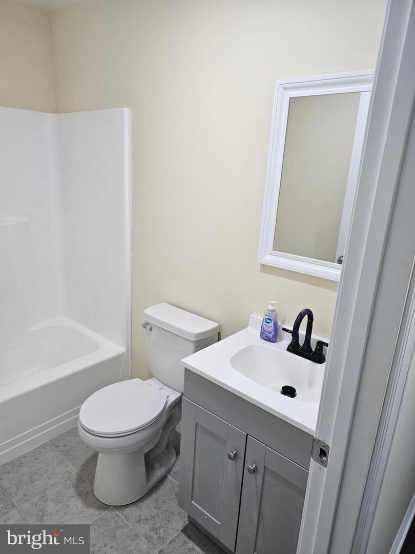 20 Railroad St Property Photo 11