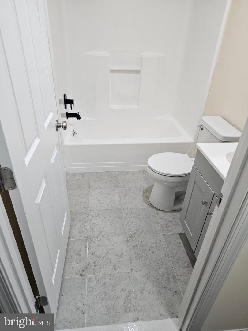 20 Railroad St Property Photo 12