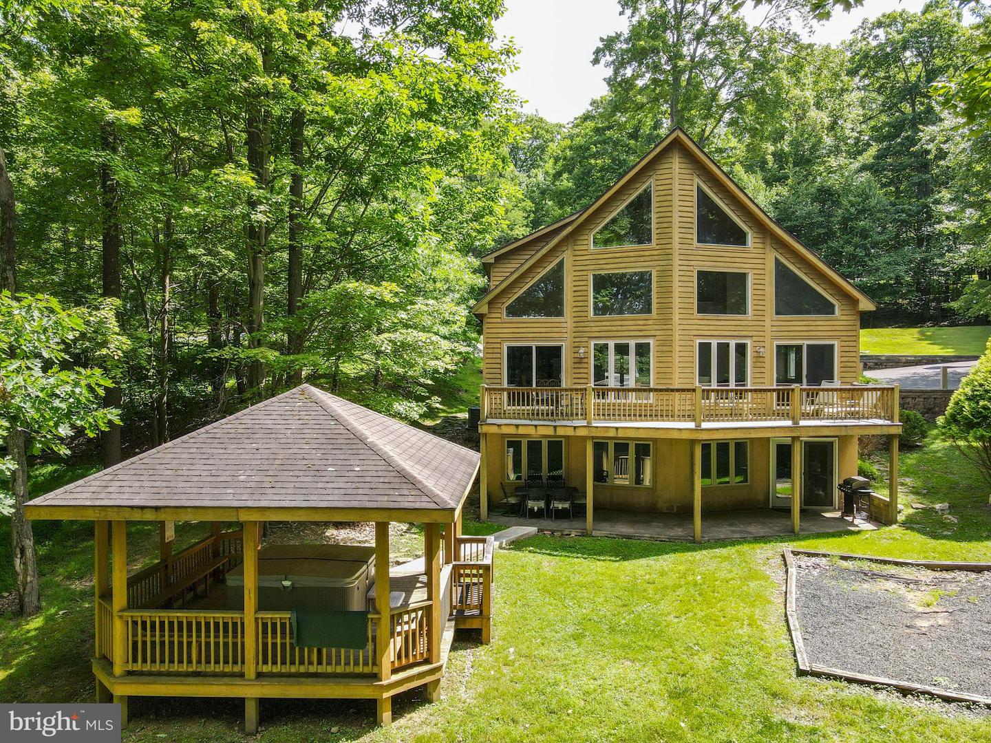 18 MOUNTAINSIDE CT Property Photo 1