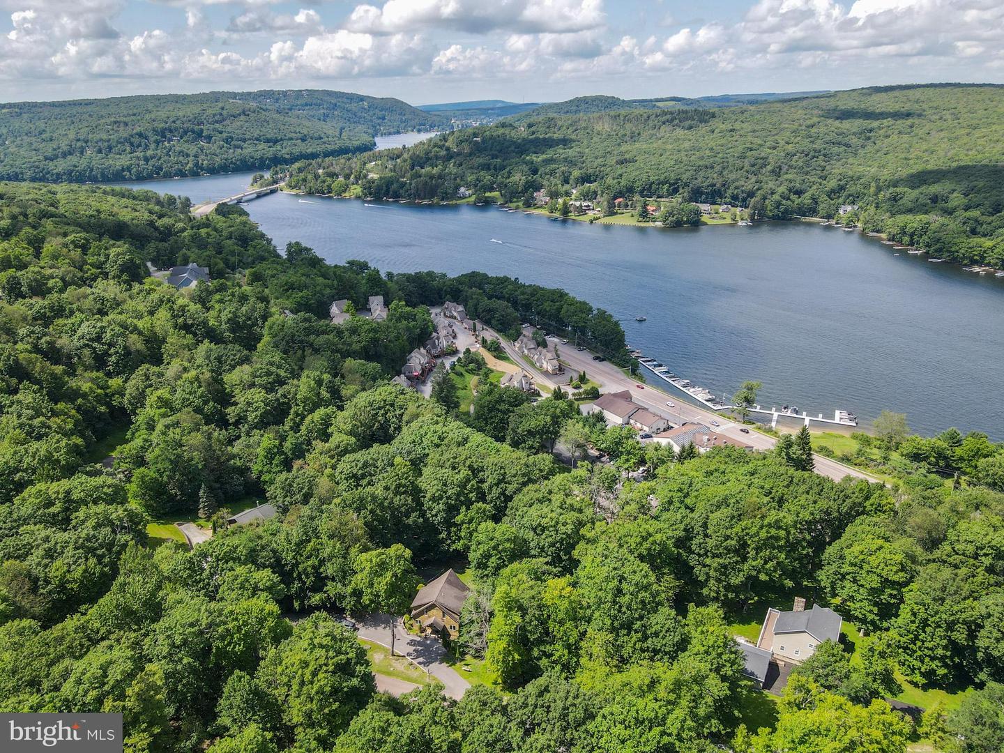 18 Mountainside Ct Property Photo 4
