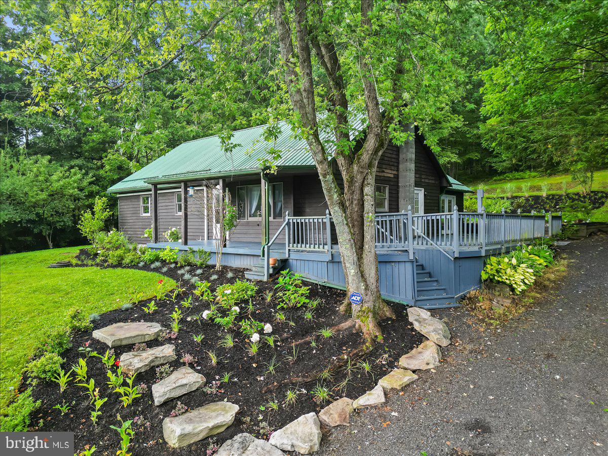 704 Old Crellin Rd Property Photo 1