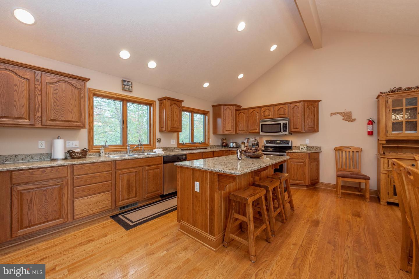 395 Woodlands Hill Ln Property Photo 3