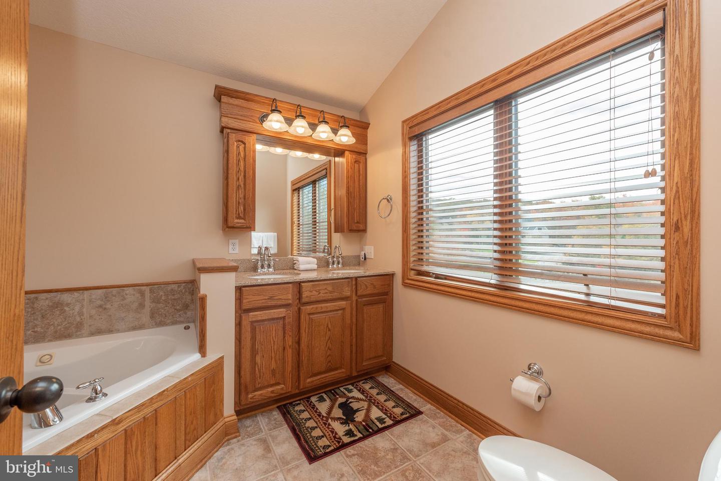 395 Woodlands Hill Ln Property Photo 31