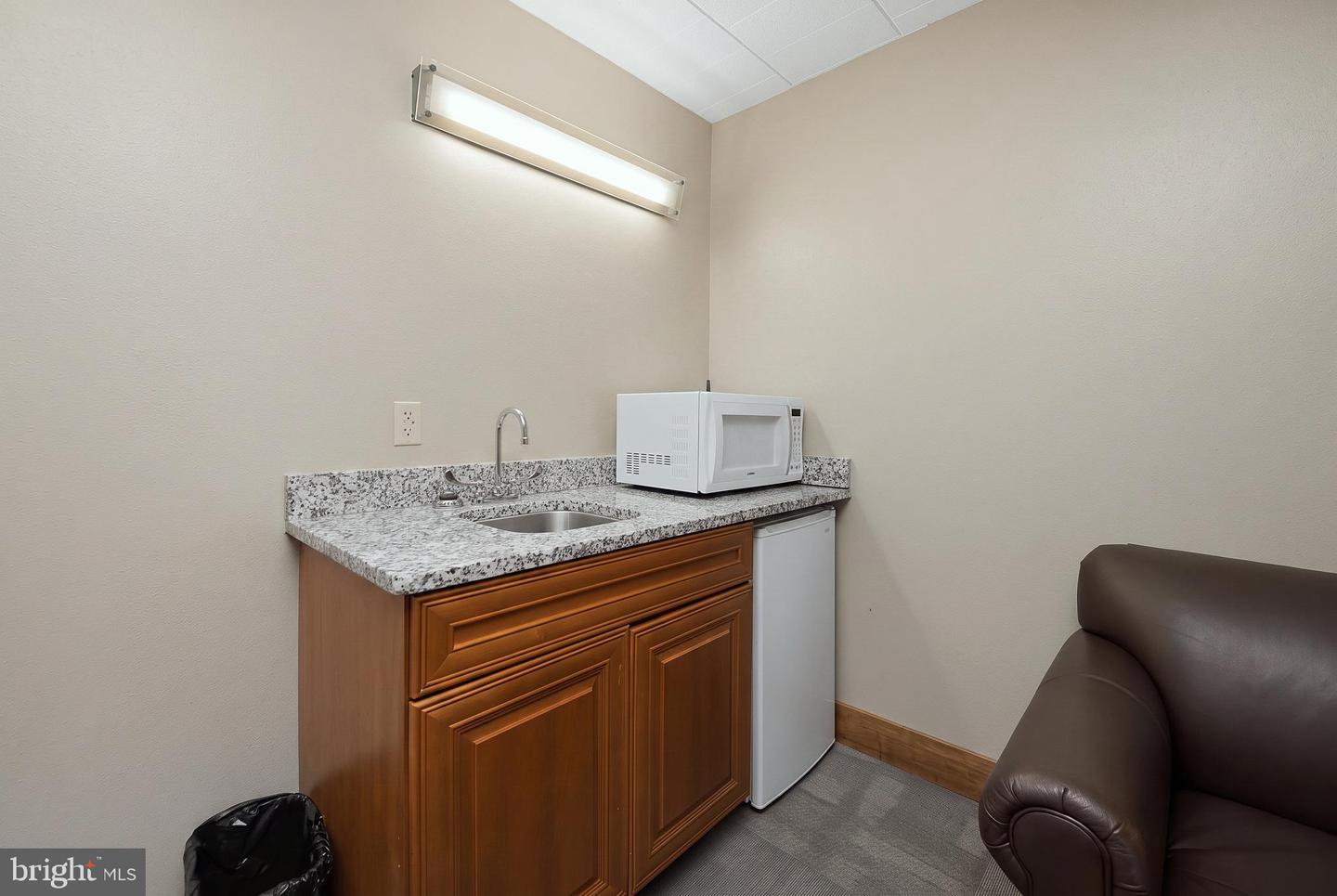 290 Marsh Hill Rd #222a Property Photo 12