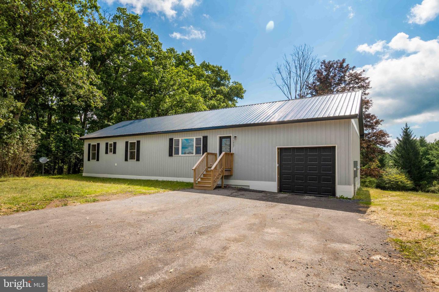 1407 BROADFORD RD Property Photo 1