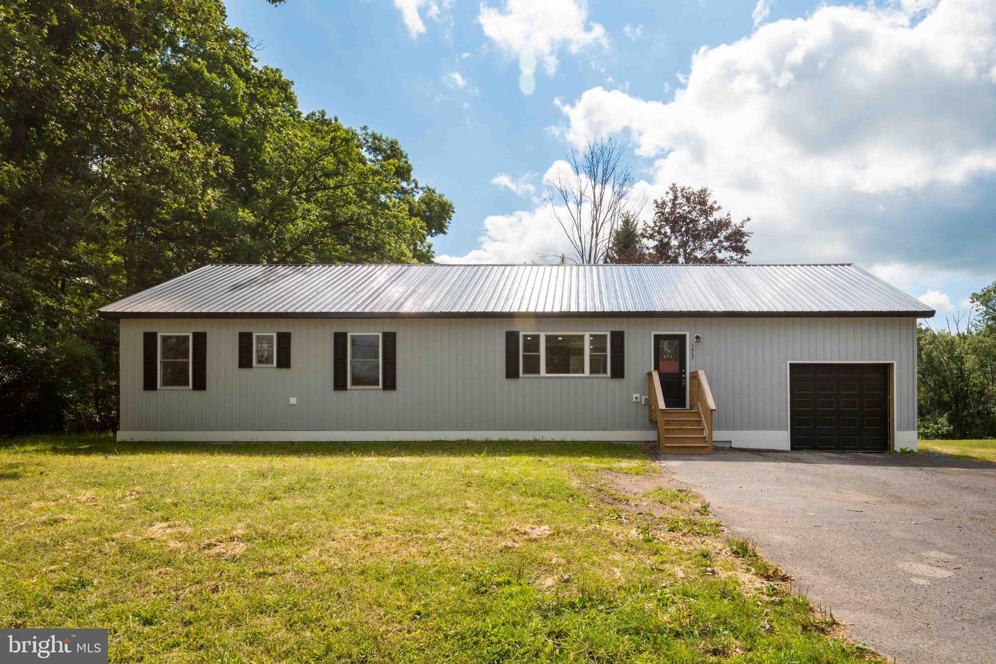 1407 Broadford Rd Property Photo 5