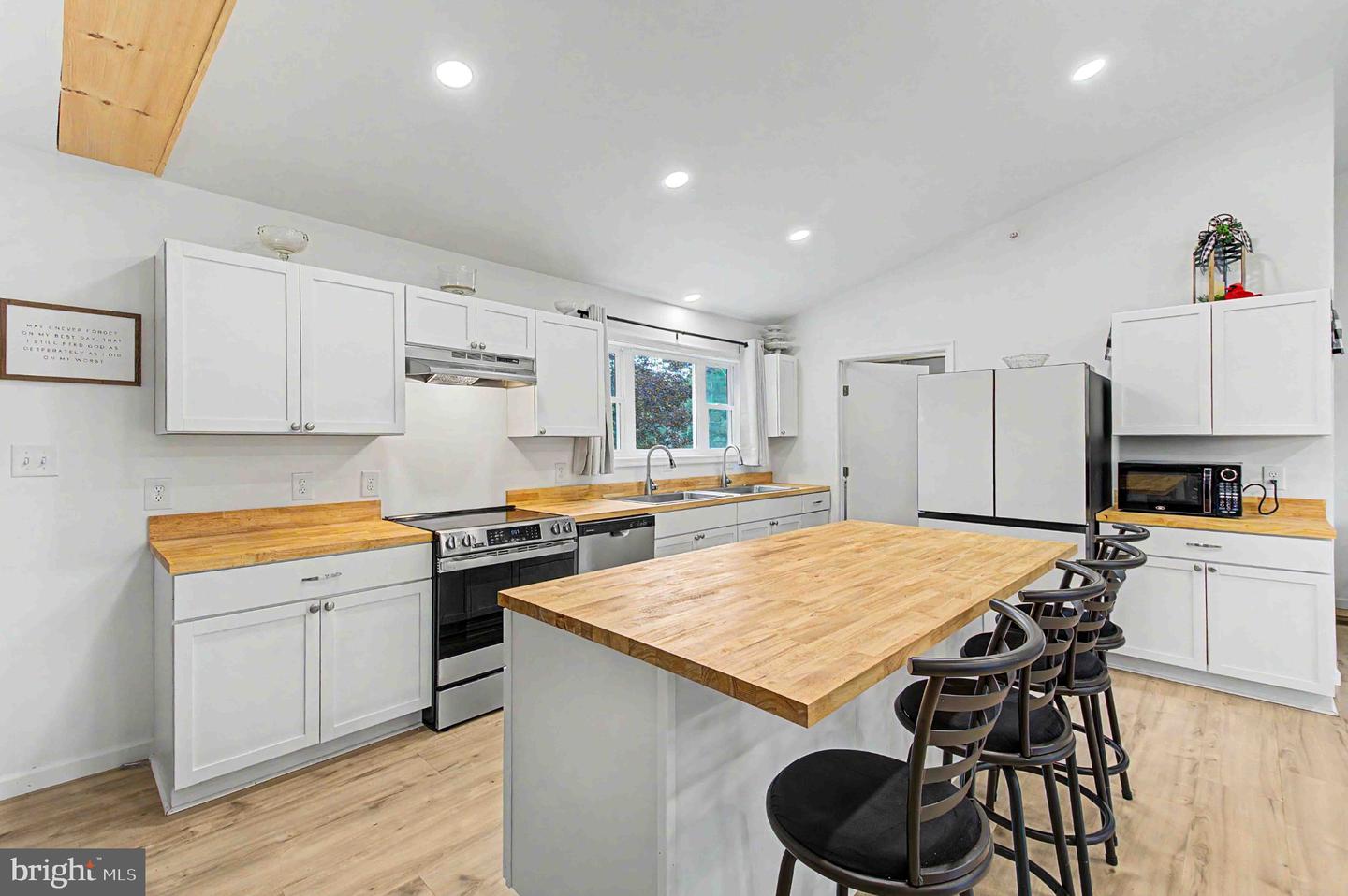 1407 Broadford Rd Property Photo 12