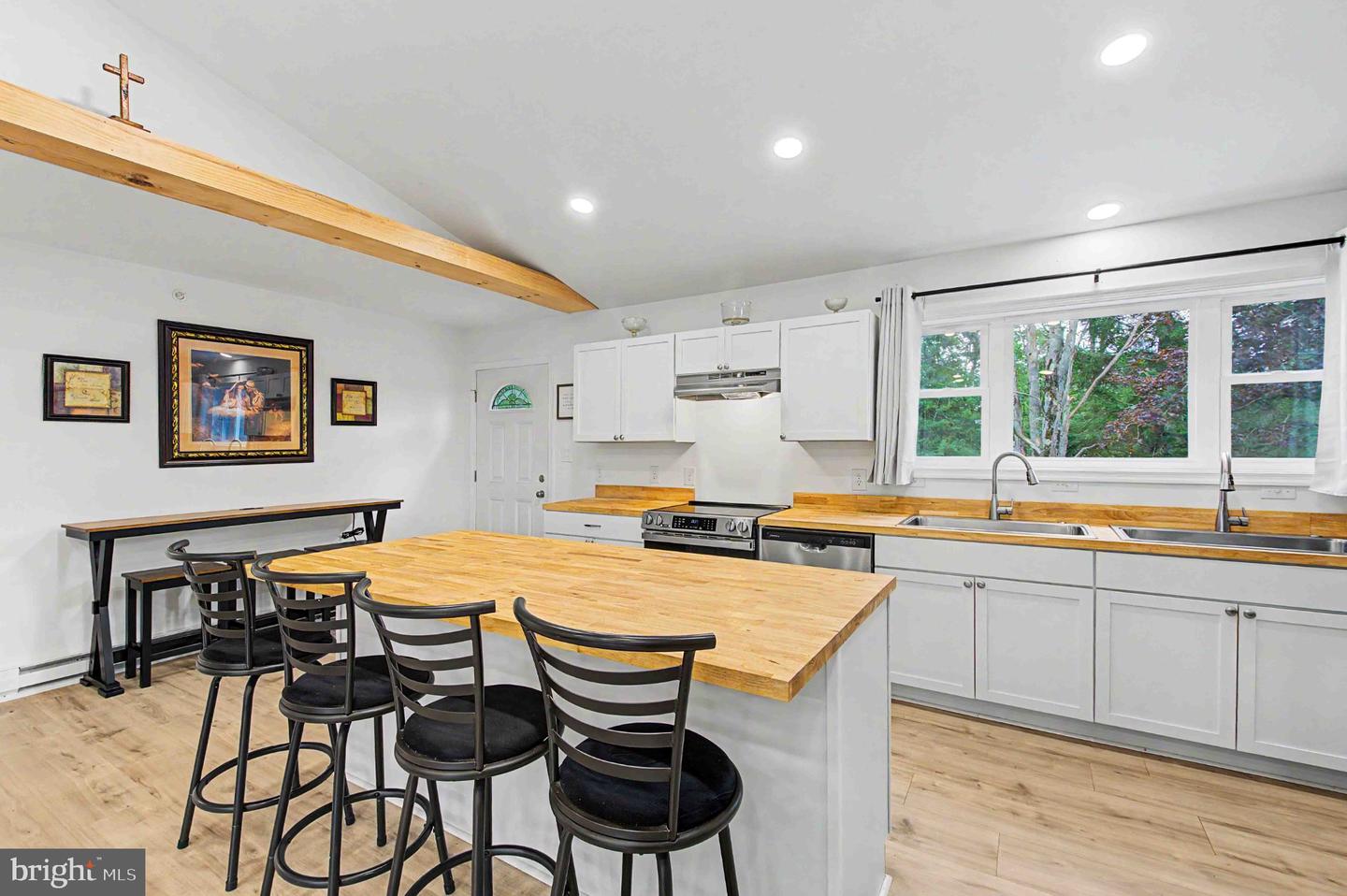 1407 Broadford Rd Property Photo 14