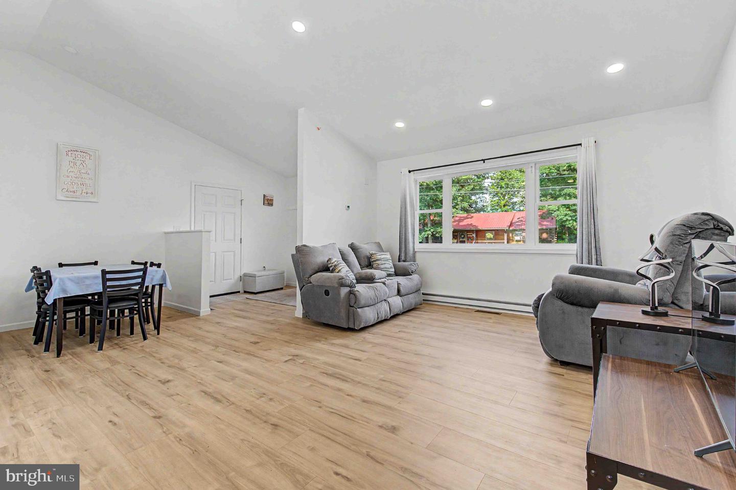 1407 Broadford Rd Property Photo 17