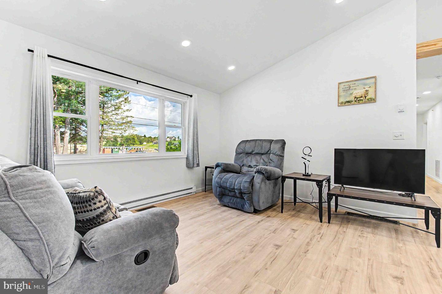 1407 Broadford Rd Property Photo 18