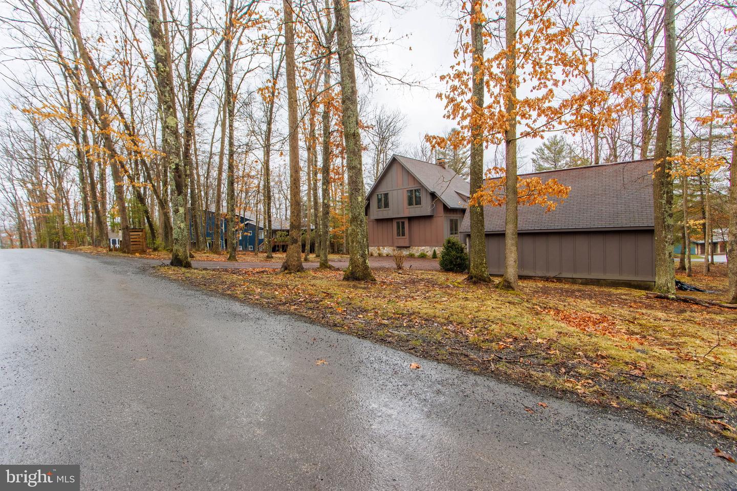 925 Pine Tree Point Rd Property Photo 4