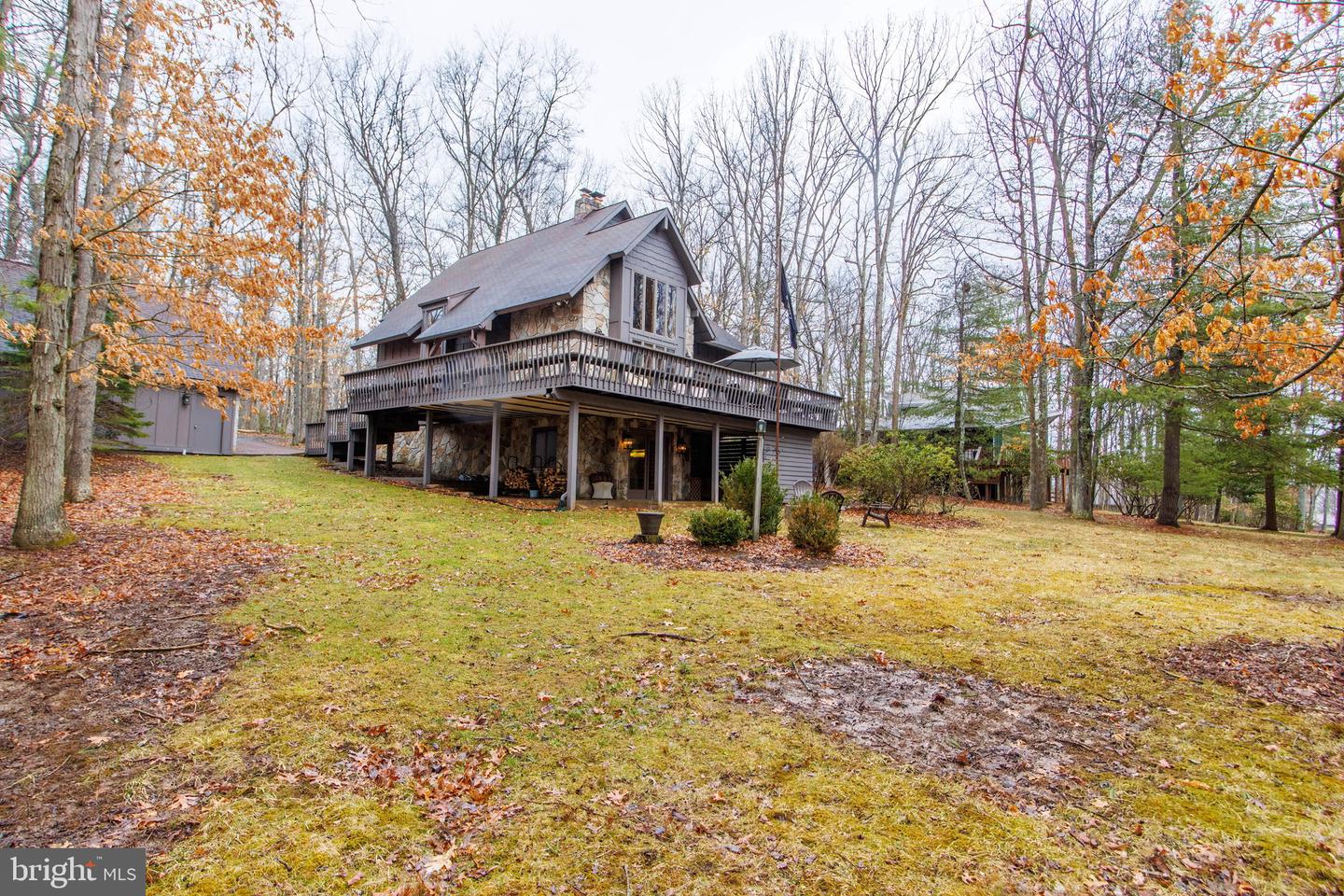925 Pine Tree Point Rd Property Photo 5