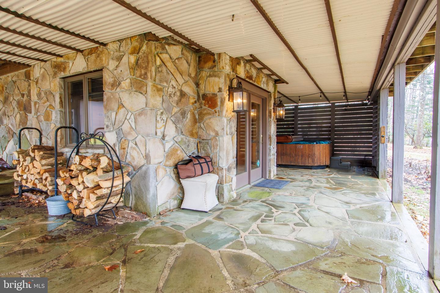 925 Pine Tree Point Rd Property Photo 7